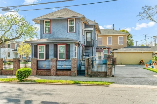 Building Photo - Cozy 1-Bedroom Apartment in Midtown – $1,300/month