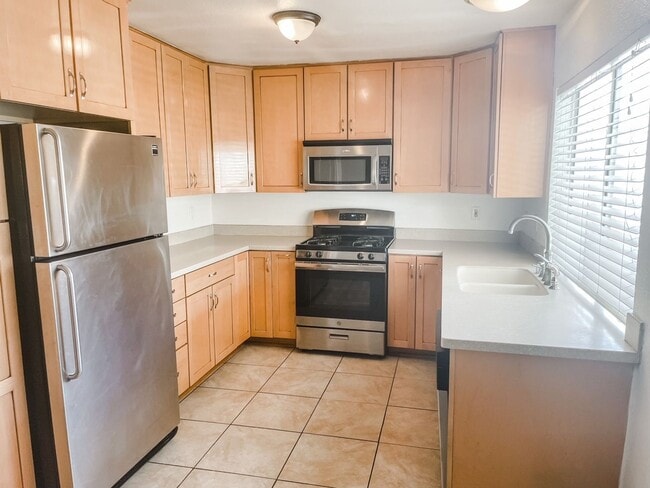 Building Photo - 5 bed/3 bath home in the heart of Spring Valley!