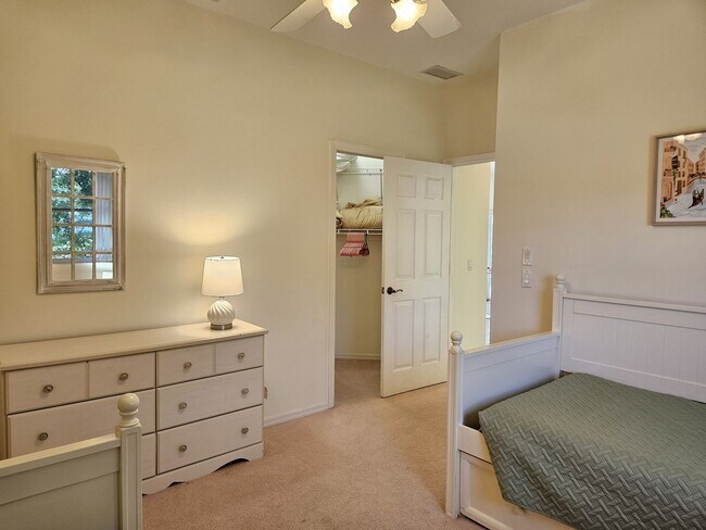 Building Photo - Seasonal Short-Term Private Heated Pool Home with 3 Bedroom, 2.5 Bath, 2 Car Garage in Sorrento W...