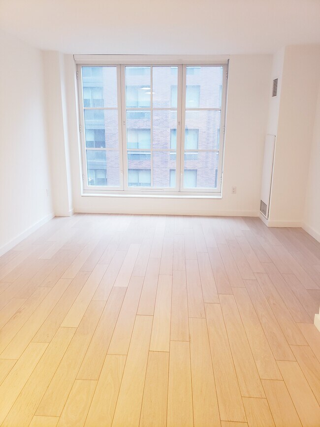 Interior Photo - 535 W 43rd Street