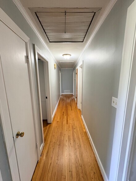 Building Photo - 508 Trail Two
