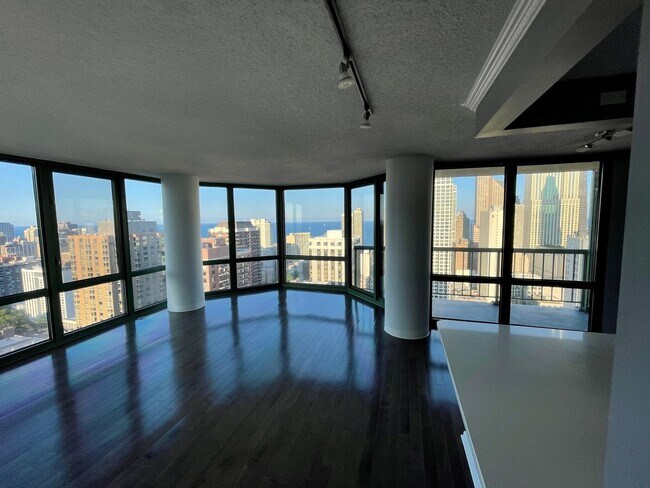 Building Photo - 111 W Maple St