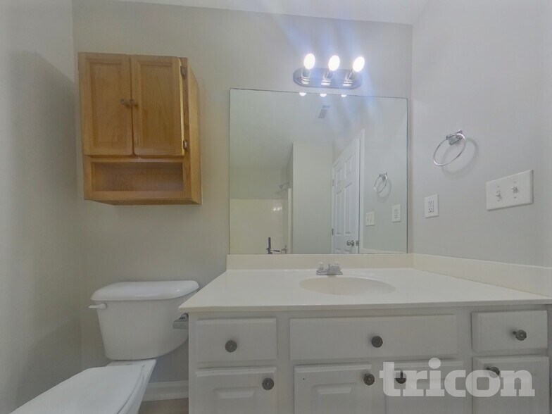 Building Photo - 806 Tucker Trail