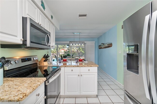 Building Photo - 11 2nd St