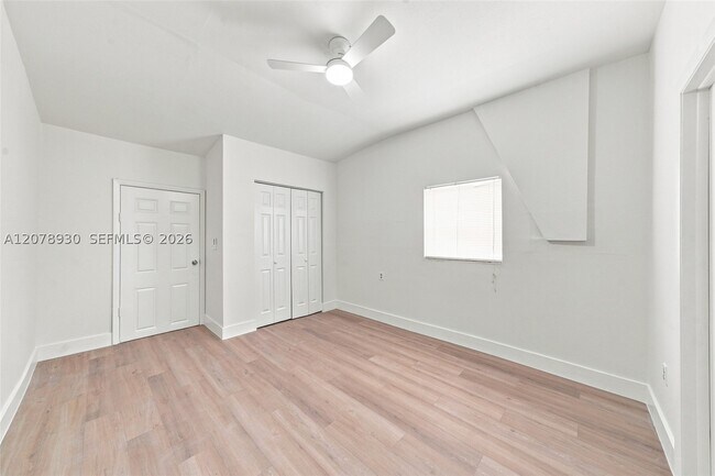 Building Photo - 402 NW 44th Ave