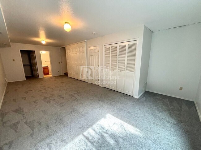 Building Photo - 119 Iveystone Ct