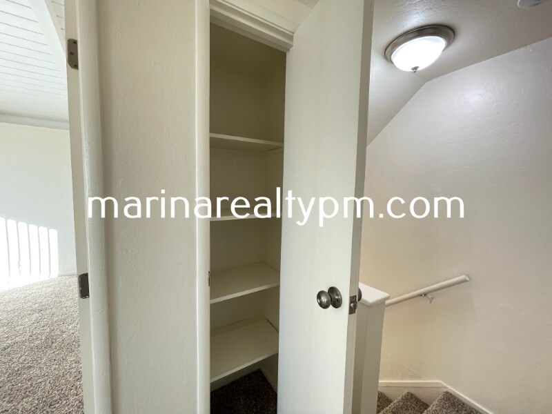 Building Photo - 240 Holly St