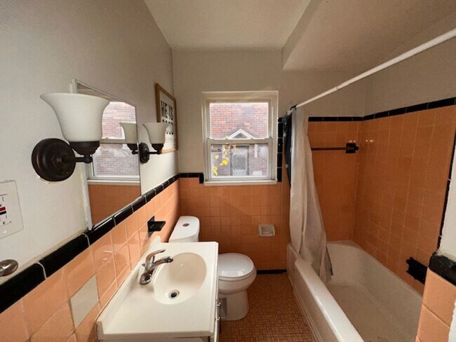 Building Photo - Stunning 3 Bedroom Brick Bungalow on Eastside of Detroit, Move in ready!