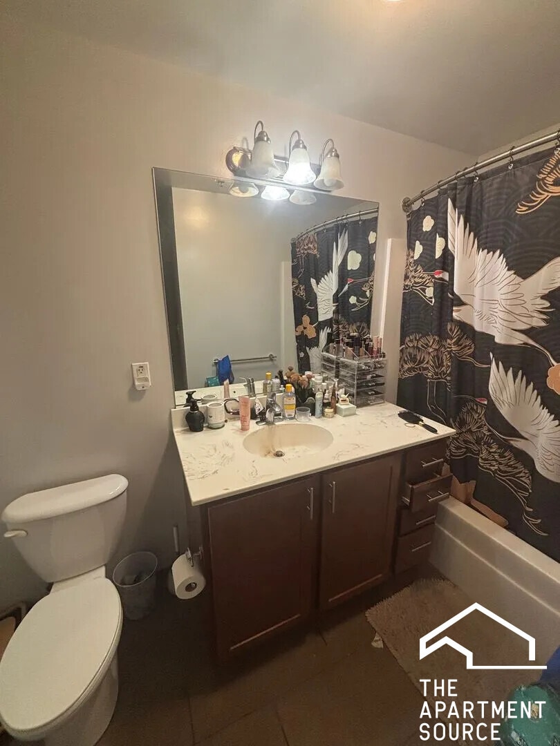 Building Photo - 1337 W Fargo Ave