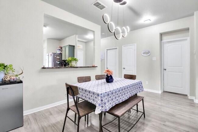 Building Photo - 6639 Luckey Pine