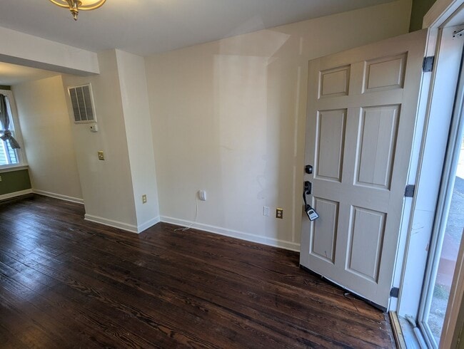 Building Photo - Charming two level row house in downtown Frederick available now!