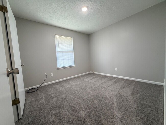 Building Photo - Beautiful Home Ready for You!