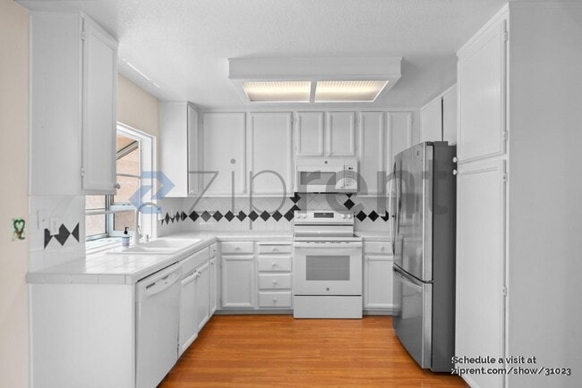 Building Photo - 2758 Croft Dr
