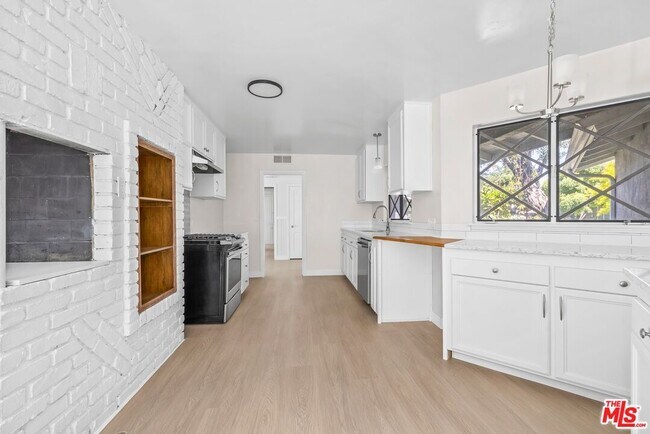 Building Photo - 23414 Dolorosa St