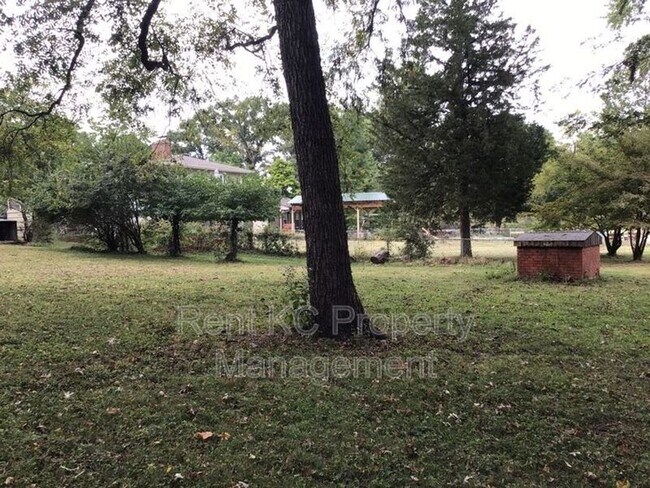 Building Photo - 5323 NW Edgewood Cir