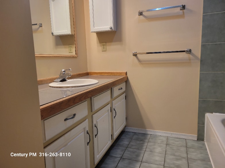 Building Photo - 1724 Stony Pt