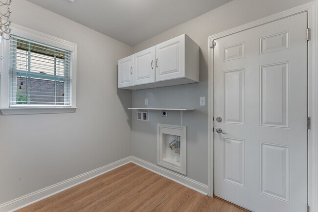 Building Photo - 323 Harbor Glen Dr SW