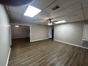 Building Photo - 603 Thornhill Dr