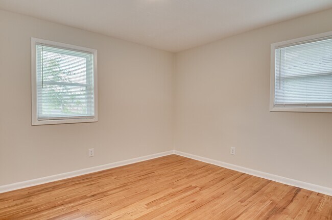 Building Photo - 1406 Ridgewood Dr