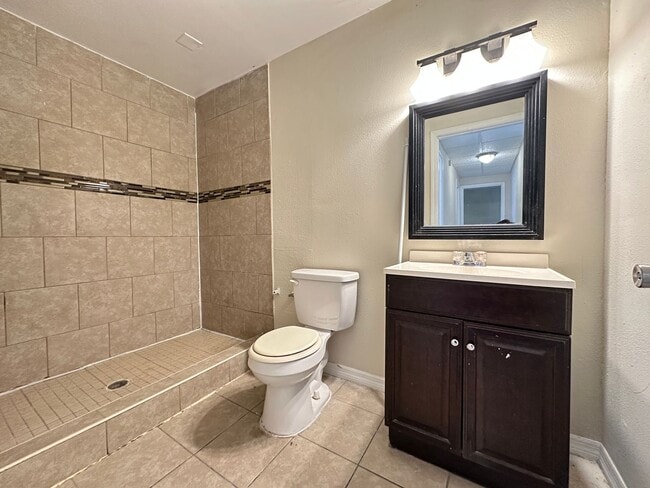 Building Photo - Spacious 5-Bedroom Single Family Home in Hillsborough County