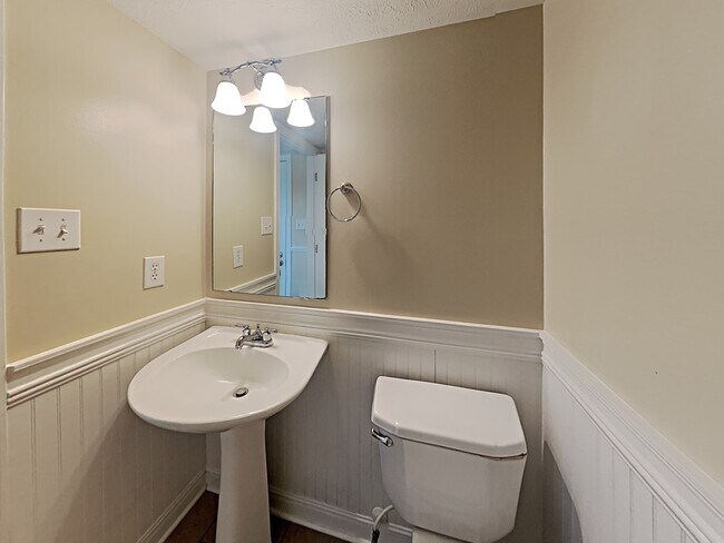 Building Photo - 460 Brookview Drive
