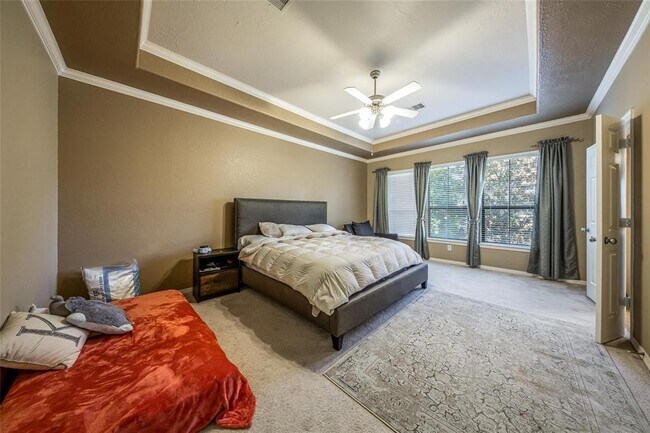 Building Photo - 2938 Royal Oaks Crest