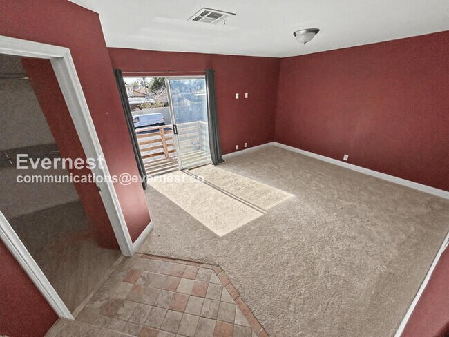 Building Photo - 4 Bed/3 Bath Home with Garage / Pet-Friendly / Vouchers Accepted / Available Now!