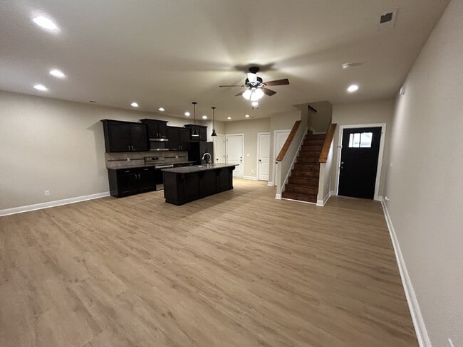 Building Photo - 3-Bedroom 2.5 Bathroom with Walk In Closets and 2-Car Garage For Rent