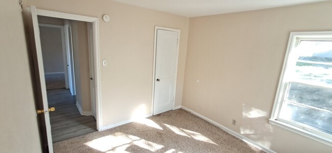 Building Photo - 1819 S 24th St