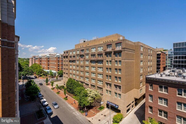 Building Photo - 2425 L St NW