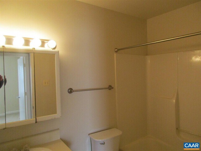 Building Photo - 820 Runnel Ct