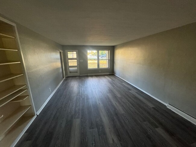 Building Photo - 2 bedroom Duplex