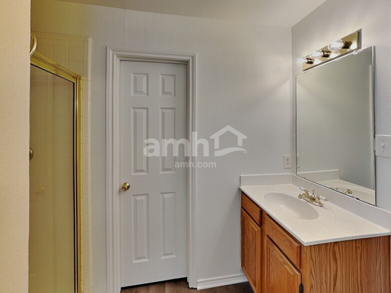 Building Photo - 901 Worden Dr