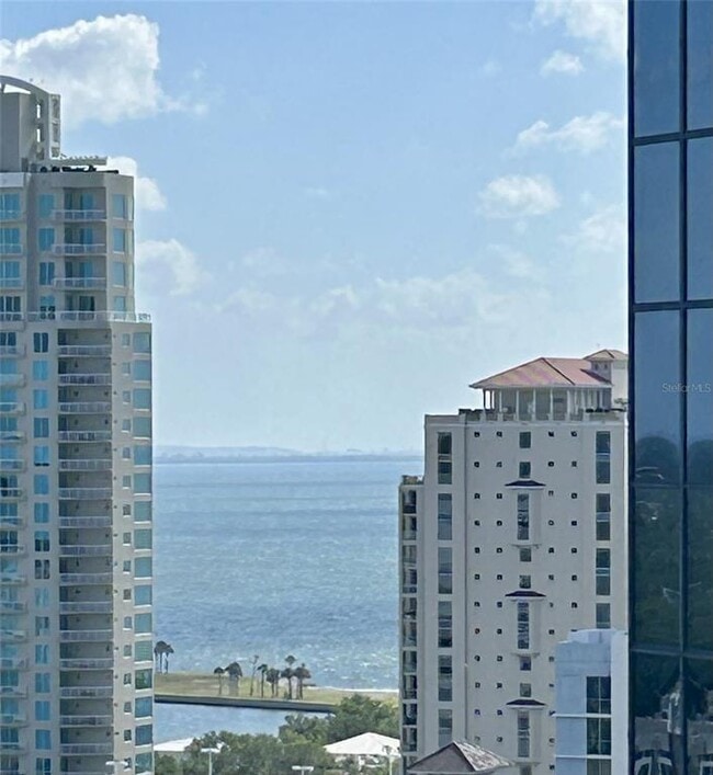 Building Photo - 400 Central Ave