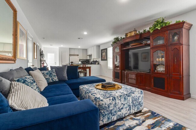 Building Photo - Charming 3BR House in San Antonio