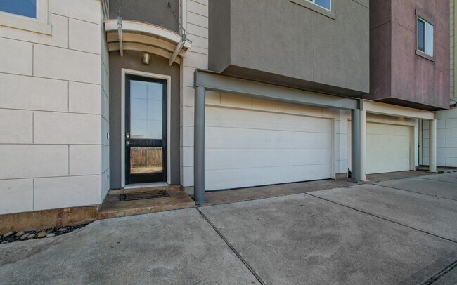 Building Photo - 318 McAlpine St