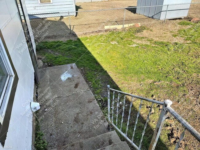 Building Photo - 3 br, 1 bath House - 314 W 36th St