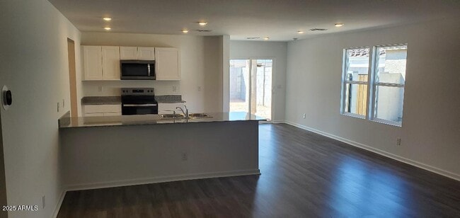 Building Photo - 1371 W Toltec Dr