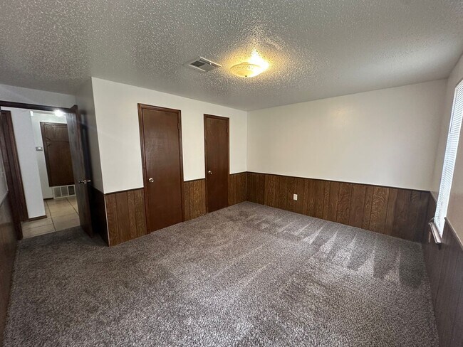 Building Photo - 4808 S Dimple Dr