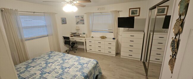 Building Photo - 137 Magnolia St