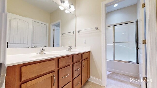 Building Photo - 371 Roberts Ridge Dr