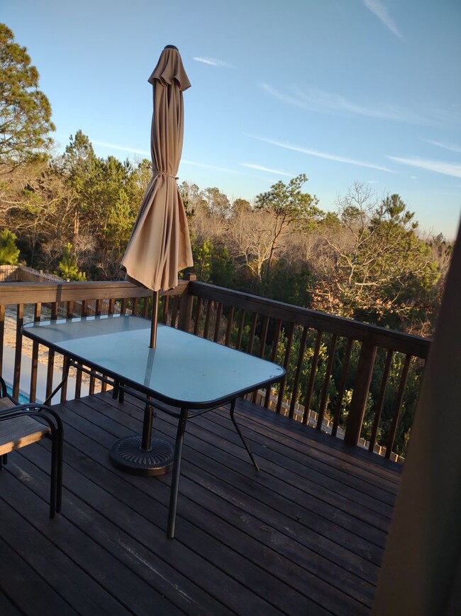 Building Photo - Superlative 6 Bedroom, 5 Bathroom Home in ...