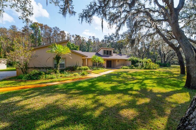 Primary Photo - 10206 Lakeview Dr