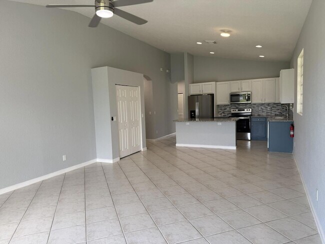 Building Photo - 9084 Silver Glen Way