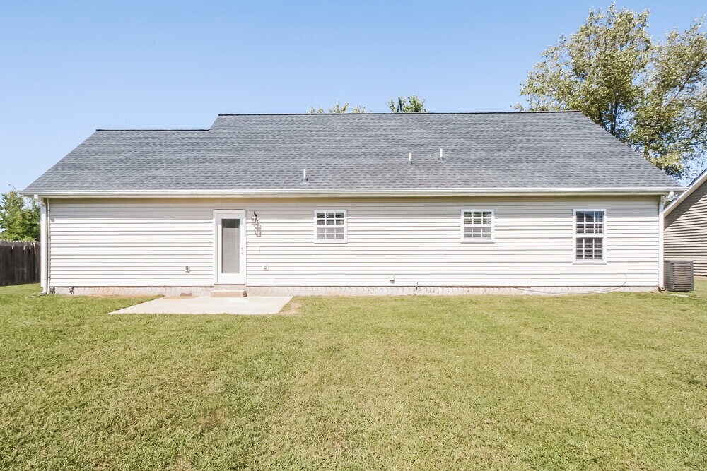 Building Photo - 2819 Weybridge Dr