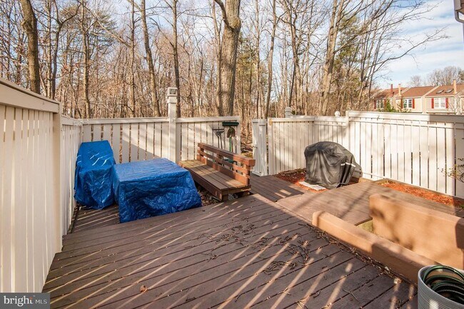 Building Photo - 1598 Woodcrest Dr