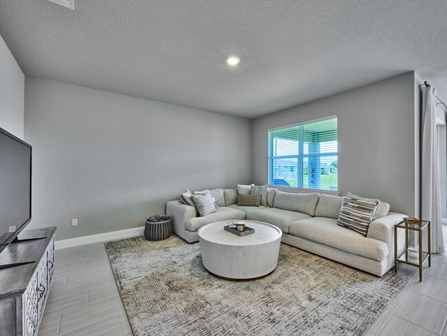 Building Photo - 8960 Dahlia Cir