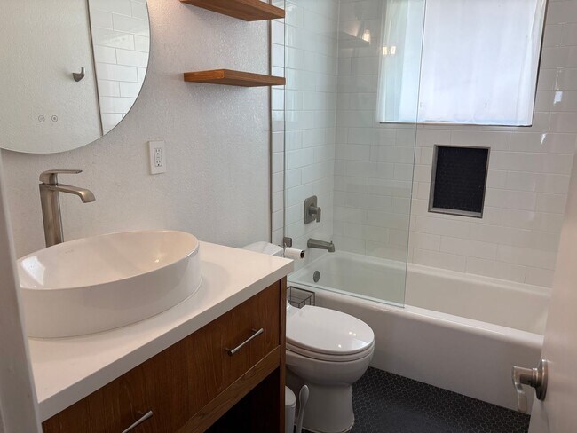 Building Photo - 3 Bedroom 1.5 Bath Modern Farmhouse near JT National Park * MOVE IN SPECIAL*