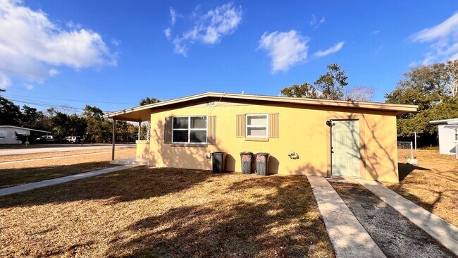 Building Photo - $300 off of a month of rent! Charming 3-Bedroom Home in Deltona! – Pets Welcome (Up to 30 lbs) – ...