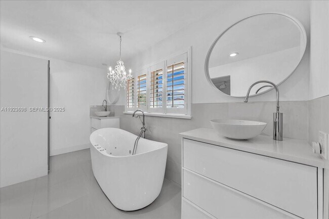 Building Photo - 348 Palm St